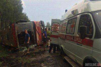 Автобус с артистами перекинулся в Москве: жуткие кадры с места ДТП.Фото