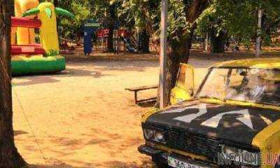 В Днепре на детской площадке пьяный мужчина убил котенка