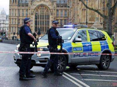 В Лондоне автомобиль въехал в автобусную остановку: есть пострадавшие