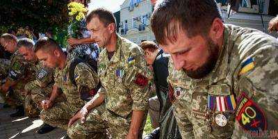 В Киеве почтили воинов погибших под Иловайском
