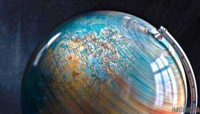 В Беларуси продают глобусы с "российским Крымом"