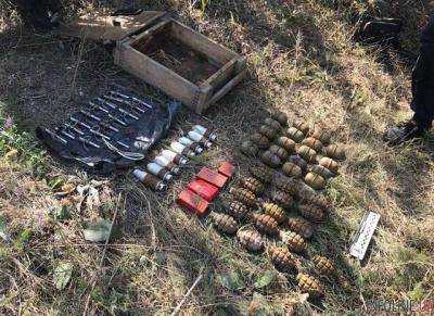 Тайник с боеприпасами нашли на кладбище возле линии разграничения