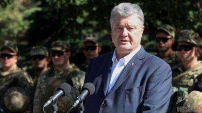 Несмотря на раздражение Трампа Порошенко принял решение принять участие в прощальной церемонии с Маккейном