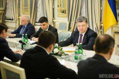 Порошенко собирает лидеров парламентских фракций для обсуждения изменений в Конституцию