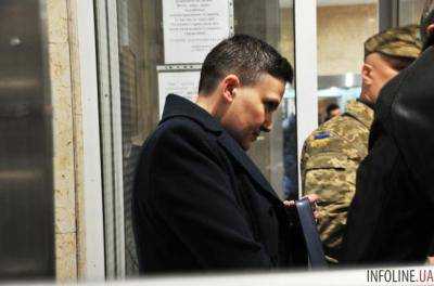Суд оставил Савченко под арестом