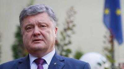 Порошенко: "Экологическую катастрофу в Армянске вызвали учения оккупационных войск России в Крыму"