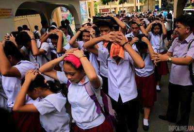 Студентов эвакуировали из университета из-за землетрясения на Филиппинах