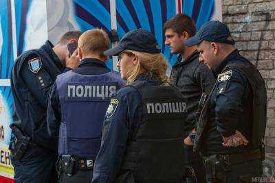 В Днепре мужчина разбил нос полицейскому. Все подробности и фото с места происшествия