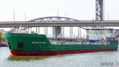 Украинская лодка протаранила танкер России: опубликованы фото