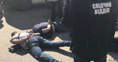 В Одессе полицейские подбрасывали жертвам наркотики, а потом требовали взятки