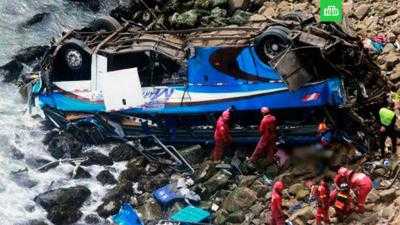 В Перу более 20 человек погибли в результате падения автобуса