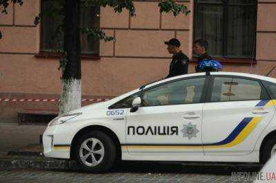 В Днепре копы едва усмирили украинку, которая избила мужа, разнесла дом и зачем-то казнила курицу