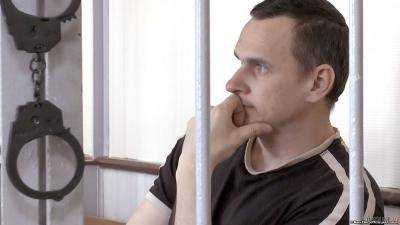 Адвокат закончил встречу с Сенцовым