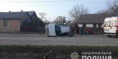 На Буковині п'яний водій перекинув своє авто з дитиною всередині: 2-річний хлопчик загинув на місці