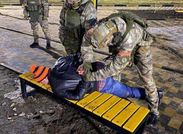 На Вінниччині чоловік замість феєрверка влаштував стрілянину та знеструмив селище