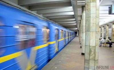 В метро Киева нечем дышать, у людей кашель и головокружение, первые подробности
