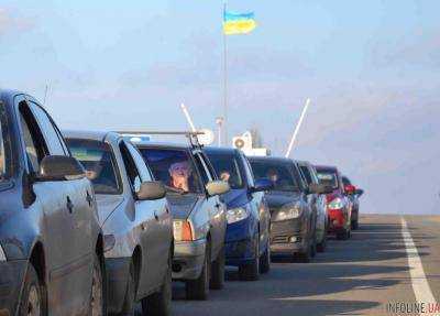 Пограничники рассказали, как справляются с очередями на границе с Польшей