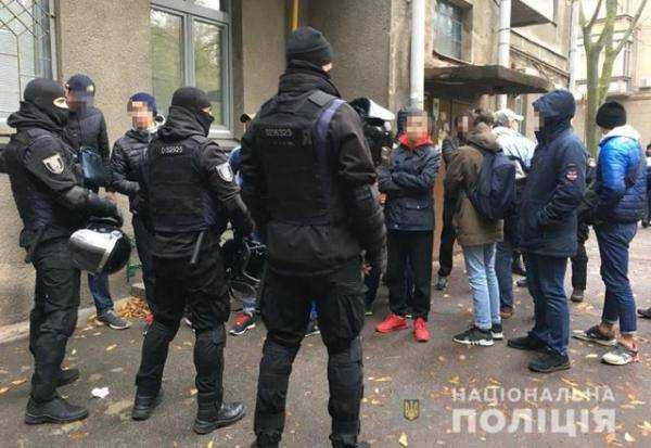 К Гройсману пришли с оружием и дубинками - терпение лопнуло