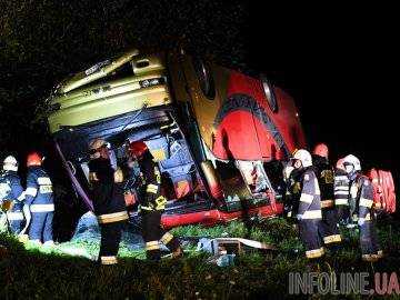 Двухэтажный автобус с украинцами не разминулся с четырьмя авто: кровавые подробности