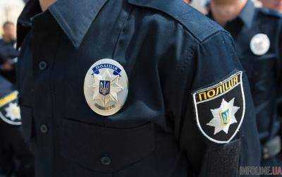 В Киеве злоумышленник во время задержания укусил полицейского