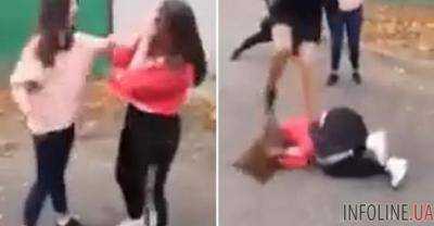 Сделали бесплодной: подростки зверски избили свою сверстницу