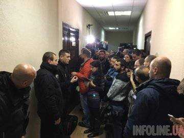 Вся "мощь" украинской Фемиды: опасный "титушка" избил копов прямо в суде и сбежал на троллейбусе
