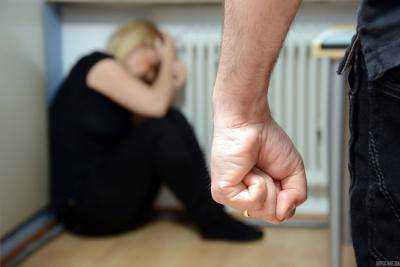 Мужчина до смерти забил жену на глазах 7-летней дочери