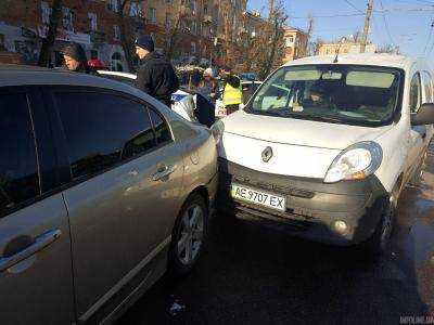 В Днепре пьяный водитель Honda устроил ДТП и пытался сбежать