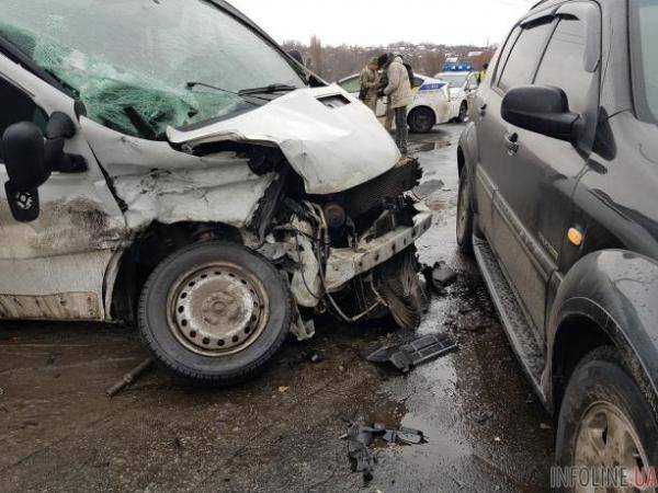 Страшное ДТП в Днепре: водитель вылетел из окна авто