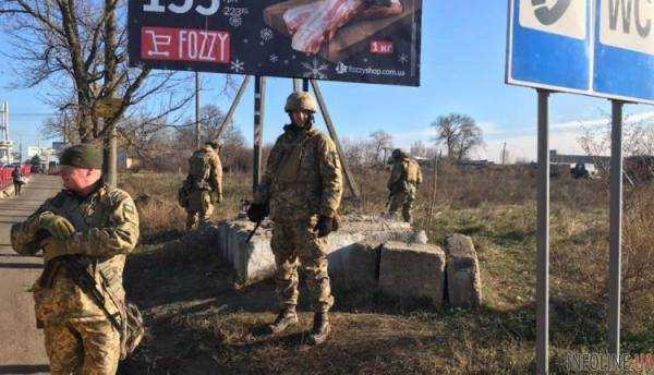 На въездах в Одессу появились военные с пулеметами и минометами