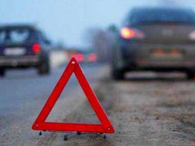 В Днепре Hyundai сбил женщину с 6-летним ребенком на пешеходном переходе и скрылся с места ДТП: видео момента аварии