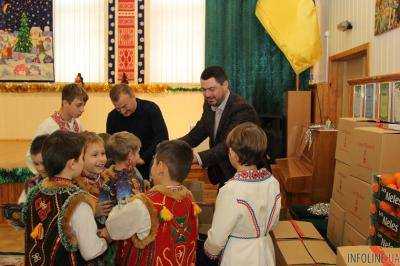 Столичные строители поздравили детей с новогодними праздниками