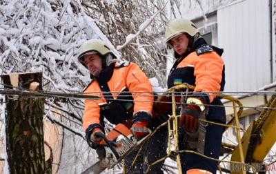 В Украине из-за непогоды обесточены 128 населенных пунктов в восьми областях