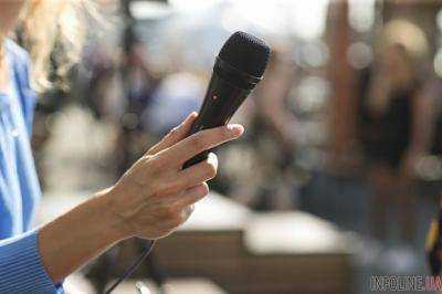 В Харькове перепуганный следователь убежал от журналистов. Видео курьеза