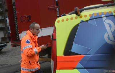 Грабитель захватил заложников в банке Чехии