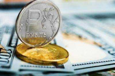 Рубль резко рухнул: в России валюта пробила новую отметку