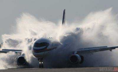 Огонь охватил пассажирский самолет авиакомпании American Airlines : «больше 100 людей на борту»