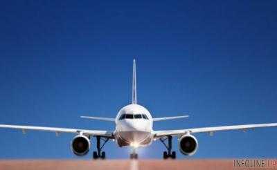 Пассажирский самолет протаранил грузовик с фекалиями: подробности и кадры ЧП в аэропорту Нью-Йорка