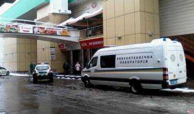 В Киеве "минировали" торговый центр
