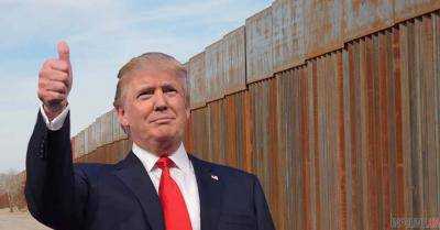 Трамп призвал молиться за стену с Мексикой