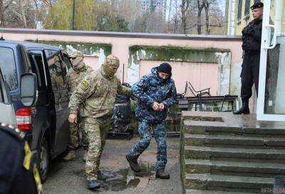 У одного из этапированных в "Лефортово" моряков есть обломки в руке