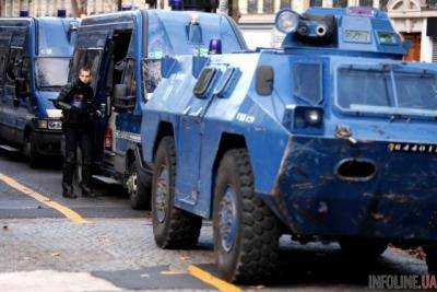 Броневики въехали в центр столицы Франции, полиция перекрыла движение: что происходит