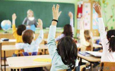 В России мать школьницы получила фото интима дочери с учительницей