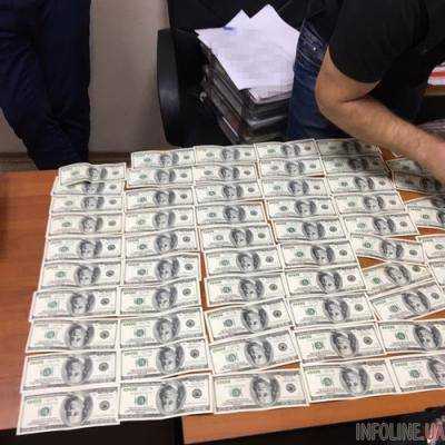 Чиновник Госгеокадастра требовал у бойца АТО 33 тыс. долларов