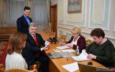 Порошенко подал документы в ЦИК