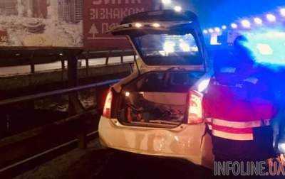 В Киеве пьяный чиновник в ДТП зажал патрульного между автомобилей