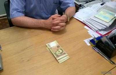 ГБР задержало миграционника из-за 14 тыс. грн взятки от иностранца