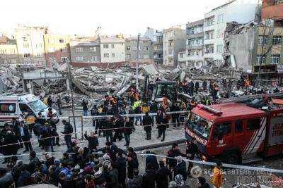 Число жертв обвала жилого дома в Стамбуле достигло 17