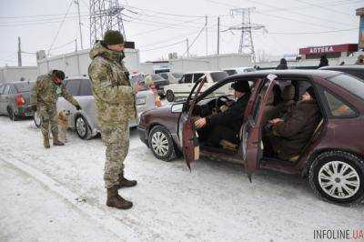 В очередях на КПВВ на Донбассе собралось более 300 авто