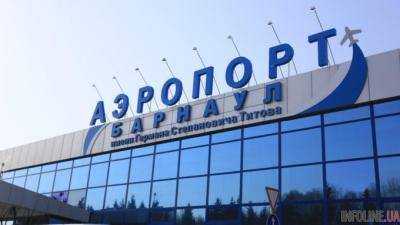 В аэропорту Барнаула с трапа упало шесть человек